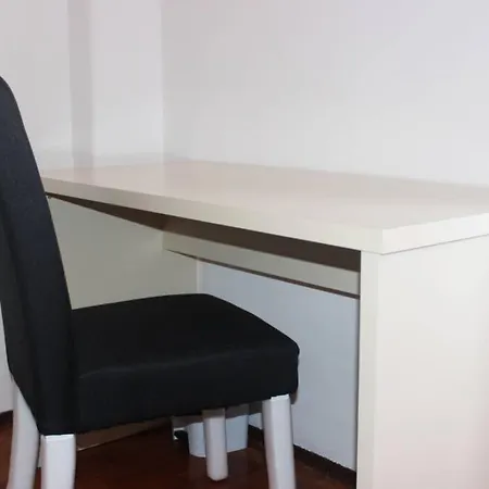 Spacious Room Near Train & Metro Station بيت للعطل