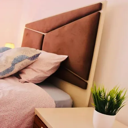 بيت للعطل Spacious Room Near Train & Metro Station