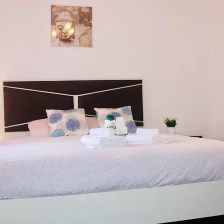 Spacious Room Near Train & Metro Station * Lisboa