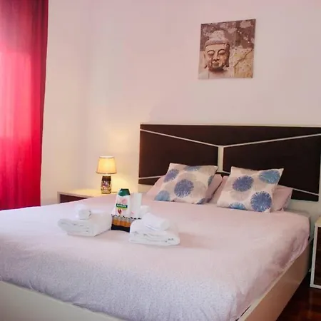 Spacious Room Near Train & Metro Station بيت للعطل