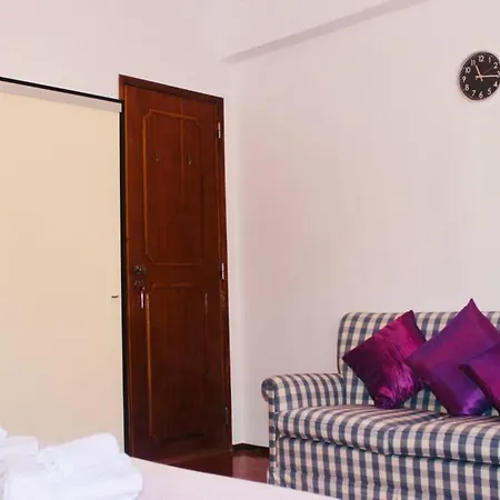 Spacious Room Near Train & Metro Station * Lisboa