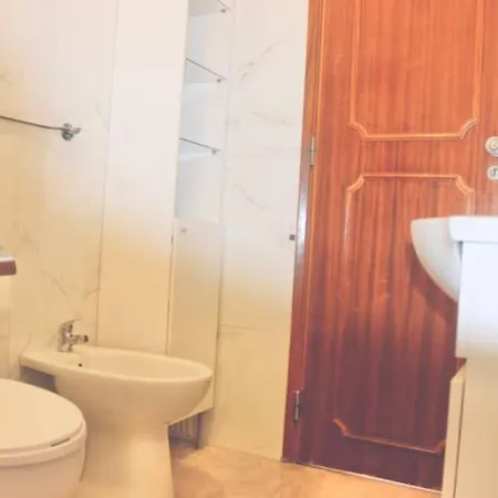 بيت للعطل Spacious Room Near Train & Metro Station