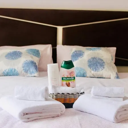 Spacious Room Near Train & Metro Station * Lisboa
